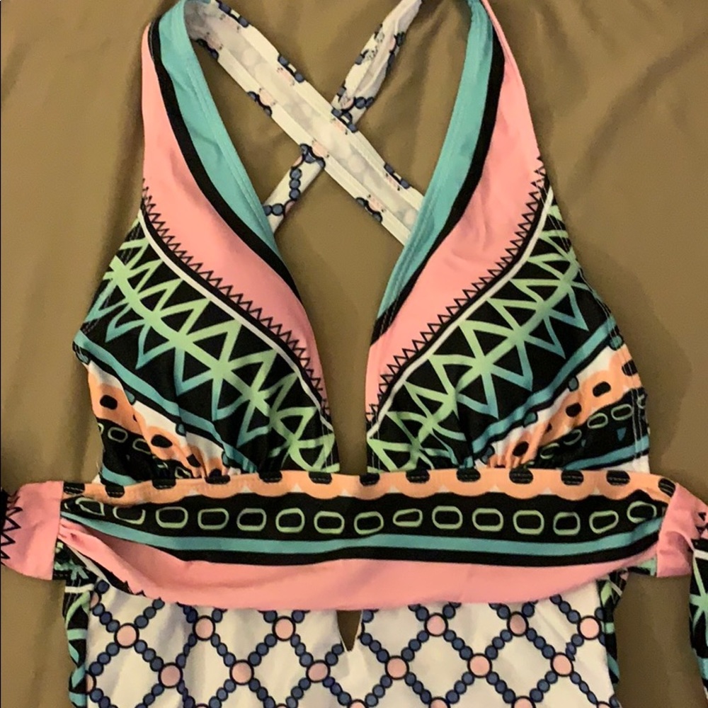 Bikinis - Picture 2 of 5
